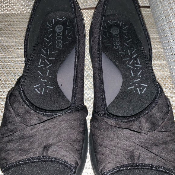 Ladies slip on shoe casual - Picture 4 of 4